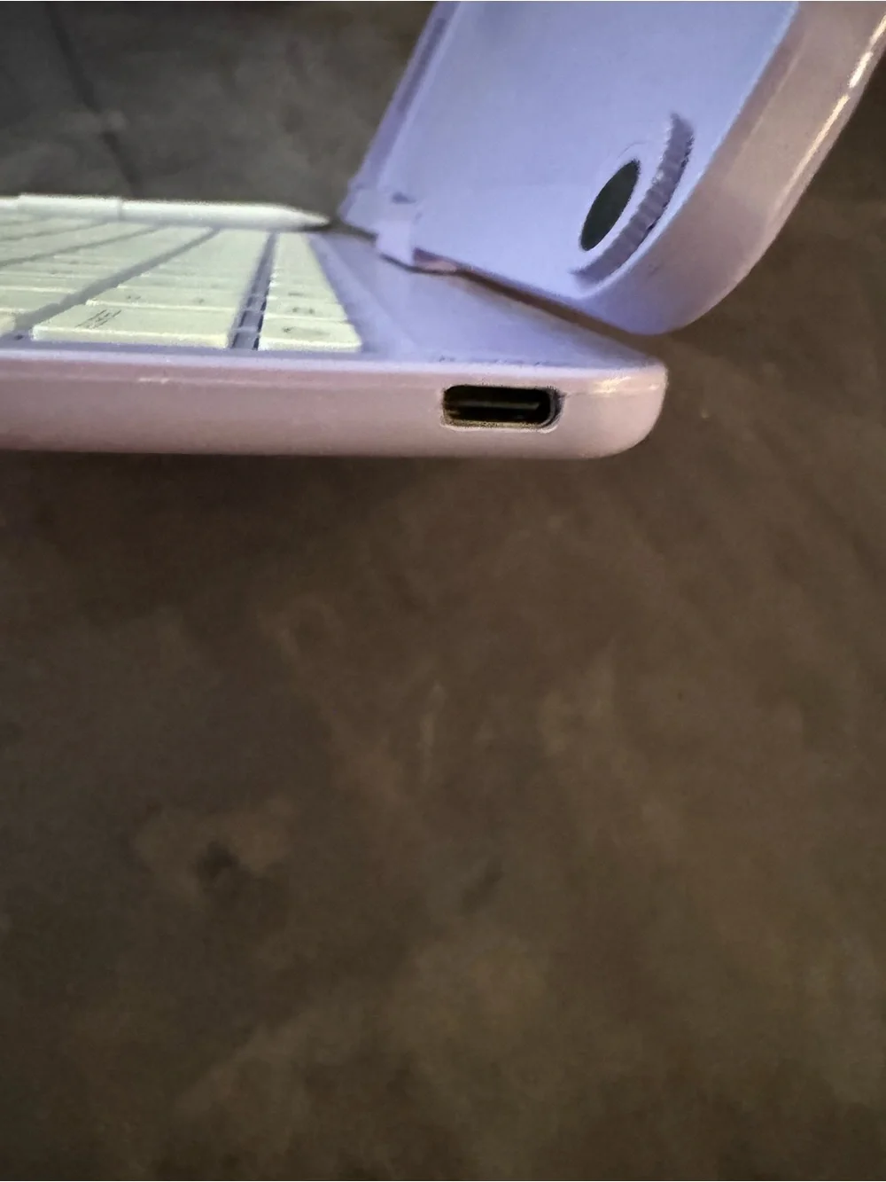 Lilac Apple/tablet Keyboard Case with Stylus/Apple Pencil holder